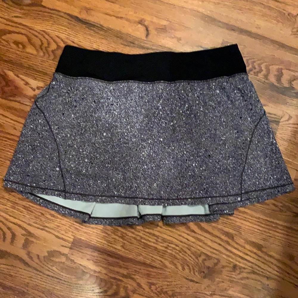 Lululemon Circuit Breaker size 8 TALL EUC